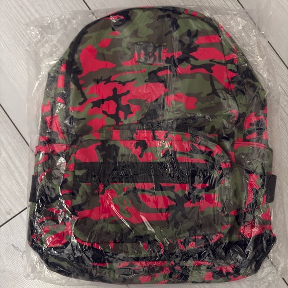 NWT- Badgley Mischka Nylon Pink Camo Backpack - Picture 2 of 4